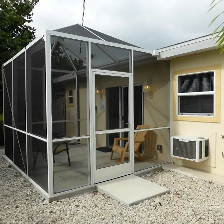 Beach Resort In Cape Coral Exterior photo