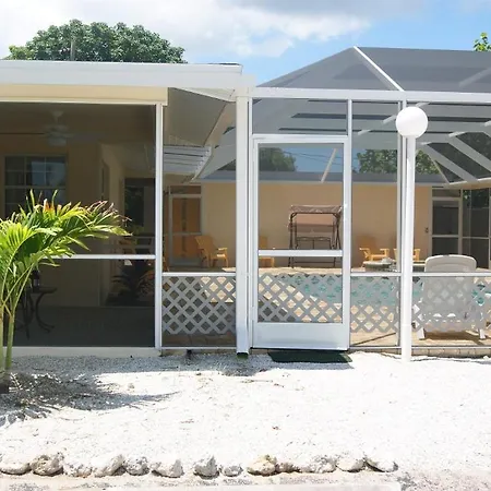 Beach Resort In Cape Coral Exterior photo