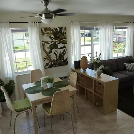 Beach Resort In Cape Coral Exterior photo
