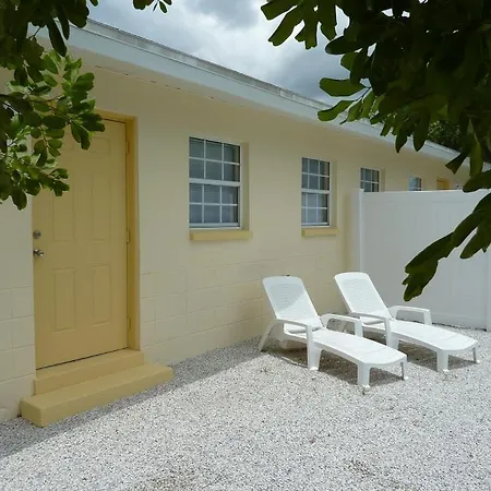 Beach Resort In Cape Coral Exterior photo