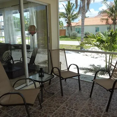 Beach Resort In Cape Coral Exterior photo